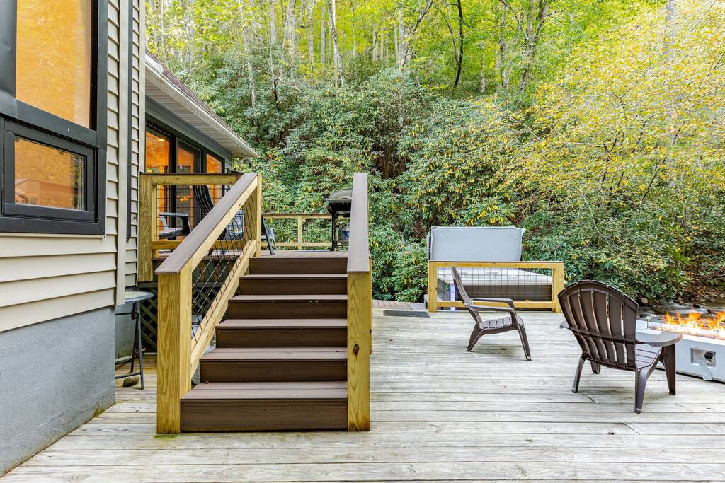 Creekside Basecamp
