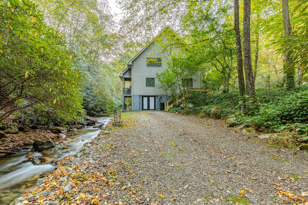 Creekside Basecamp